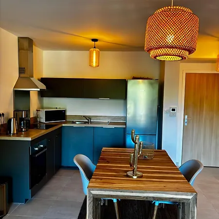 Ambre T2 A 100 Metres De La *